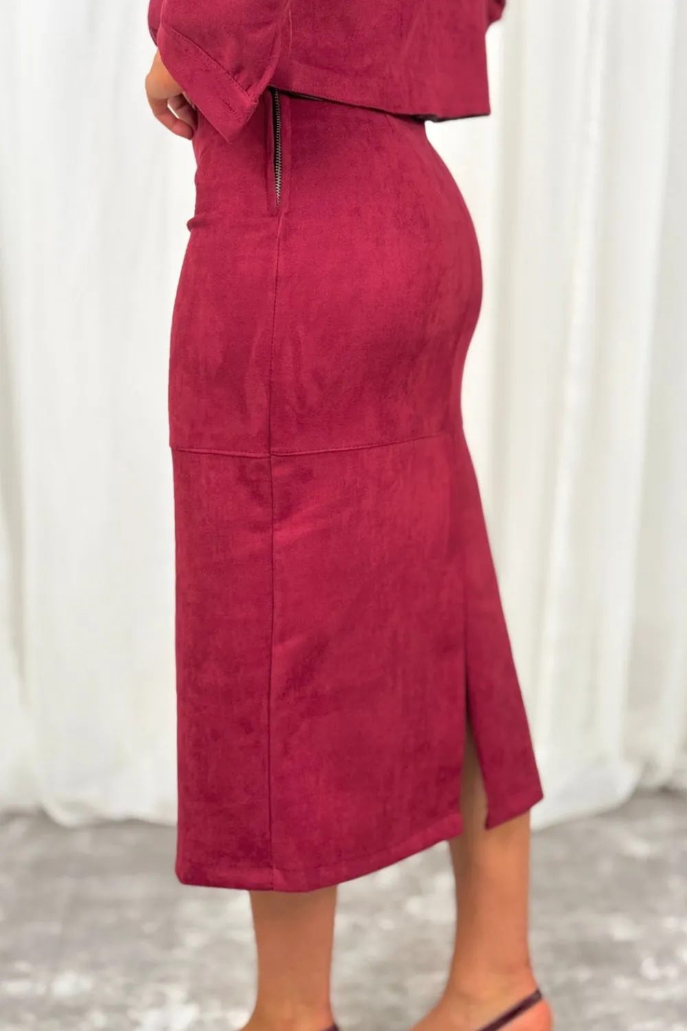 The Walk in Wardrobe Skirts & Skorts>Caitlyn Faux Suede Midi Skirt In Light Brown