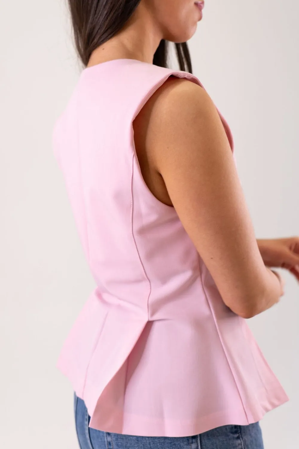 The Walk in Wardrobe Tops>Caitlyn Zip Front Top In Pink
