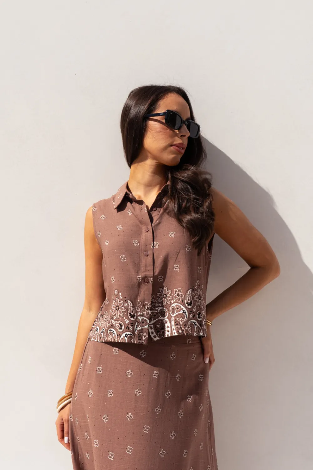 The Walk in Wardrobe Shirts>Ella Floral Trim Shirt In Chocolate