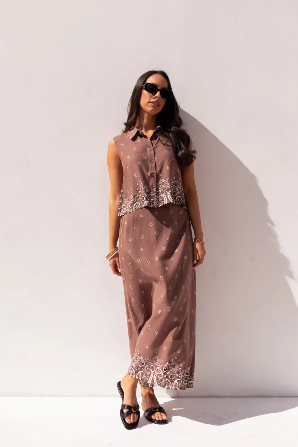 The Walk in Wardrobe Shirts>Ella Floral Trim Shirt In Chocolate