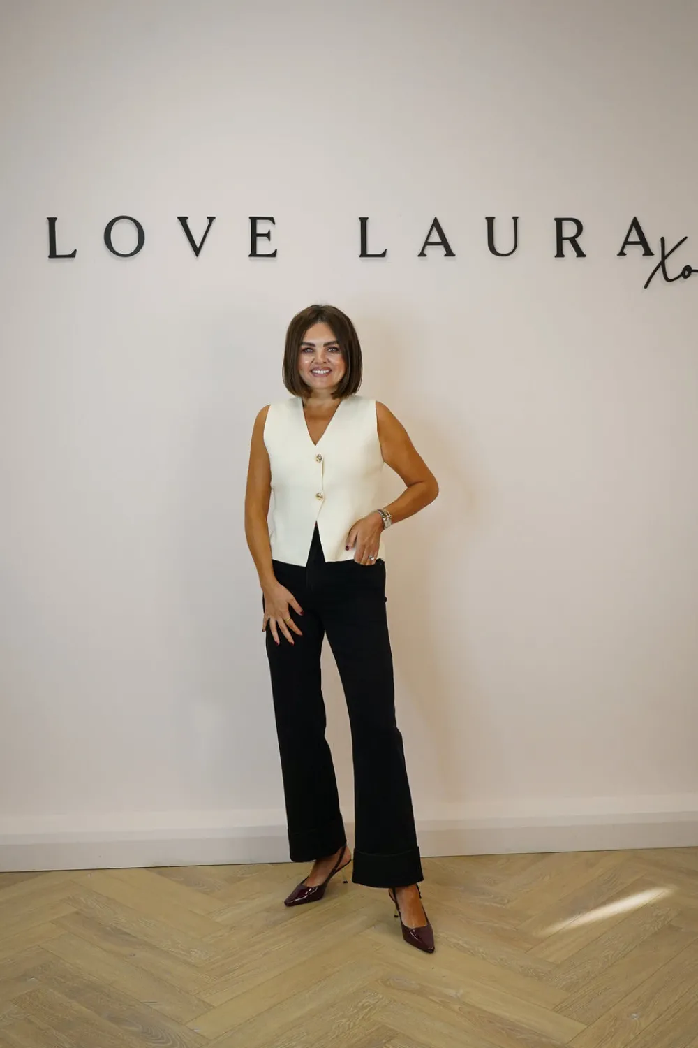 The Walk in Wardrobe Wide Leg Jeans>Love Laura Turn Up Jeans In Black