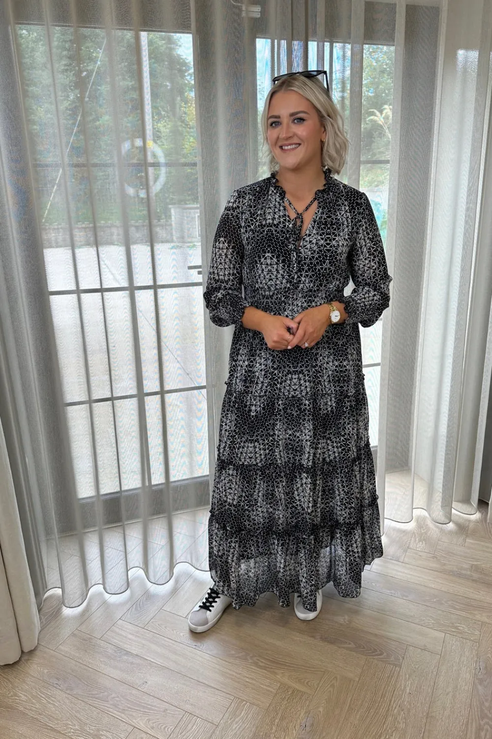 The Walk in Wardrobe Midi Dresses>Lydia Tiered Midi Dress In Black Print