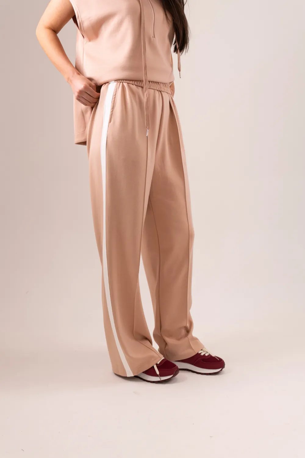 The Walk in Wardrobe Trousers>Millie Contrast Stripe Trousers In Beige