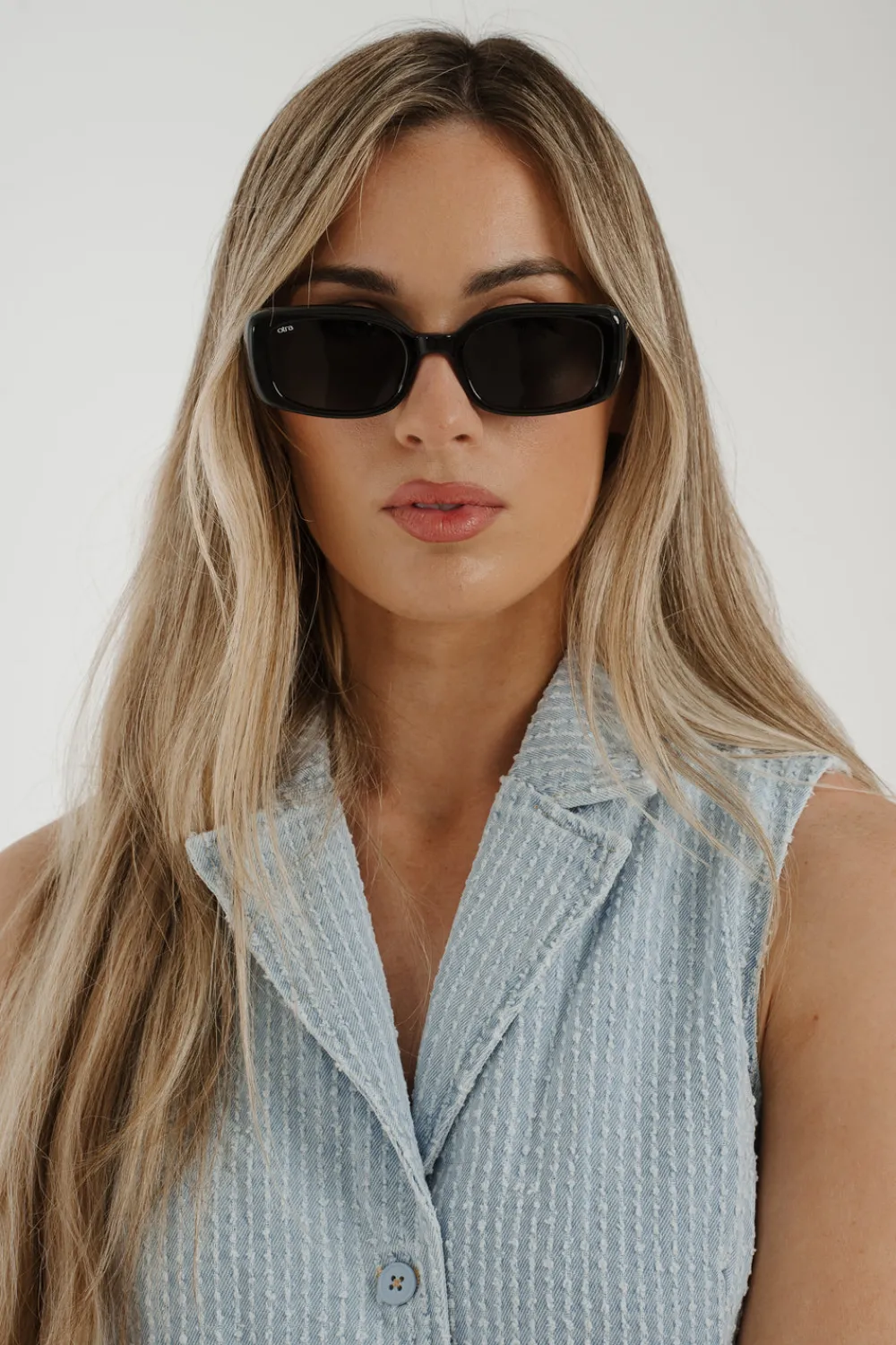 The Walk in Wardrobe Sunglasses>Olivia Rectangle Sunglasses In Black